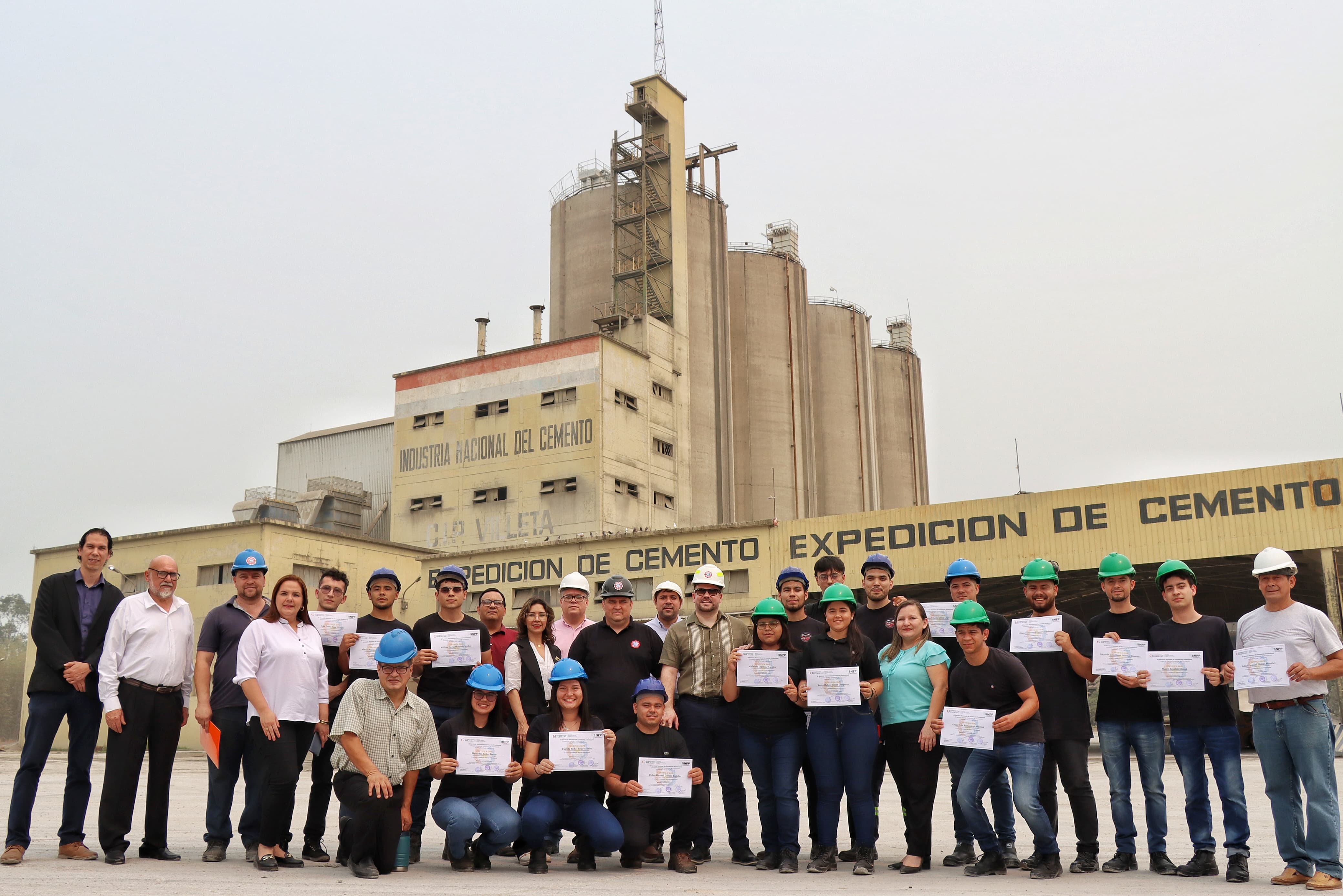 Entrega de Certificados de Aptitud Profesional a egresados de MoPaDual